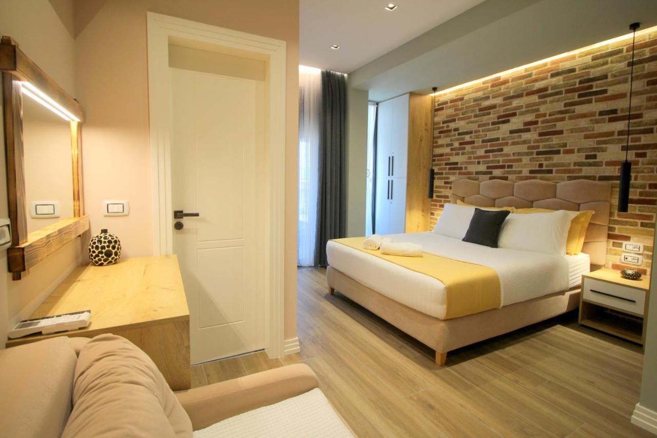 Ngjela Apartments Sarandë Esterno foto
